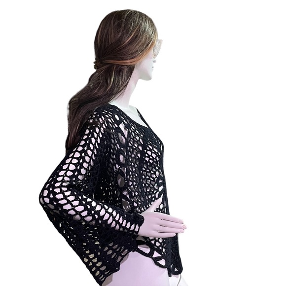 PAPILLON BLACK ASYMMETRICAL CROCHET TOP W/FLARED LONG SLEEVES  Size L-XL - Picture 5 of 10